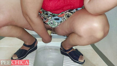 PeeChica: 오줌 싸고 바나나 오르가즘