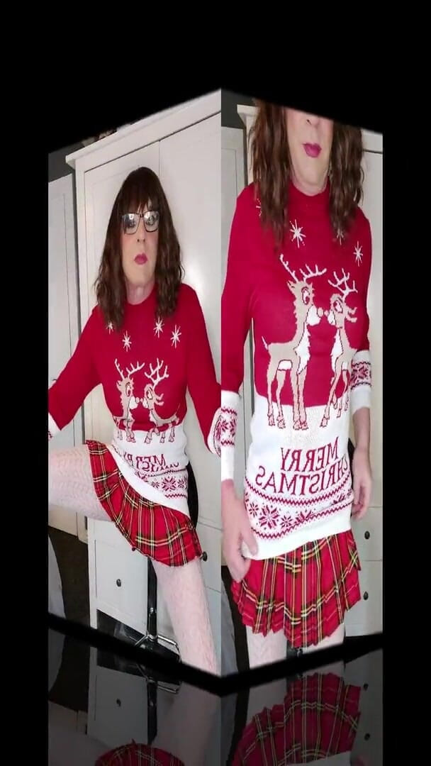 Juniperberi29: Christmas crossdressing fun