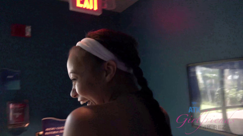 ATK Girlfriends: Wirtualne wakacje na Hawajach z Adrianą Mayą część 7