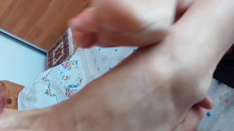 Selena701: Isteri Matang Berambut Perang Amatur Menikmati Seks Di Antaranya