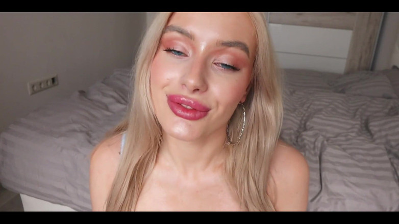 AnnaReyBlonde: Moje děvka malá hračka