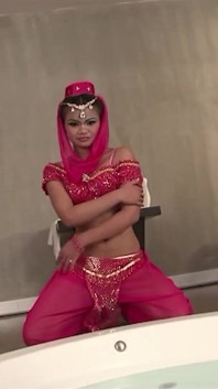 สาวเงี่ยนจัดสุดๆ ชอบโดนเย็ดท่าหมาและท่ามิชชันนารี่ในสระว่ายน้ำ