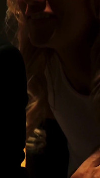 Paige Ashley sorgulayıcısını baştan çıkardıktan sonra tıraşlı amını dölle ıslatıyor