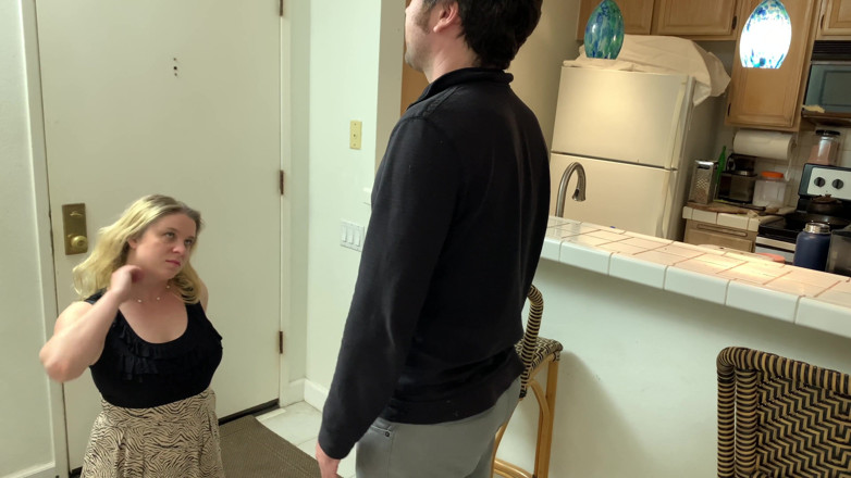 Erin Electra: Stepmom Helps Stepson Stay Home on Quarantine