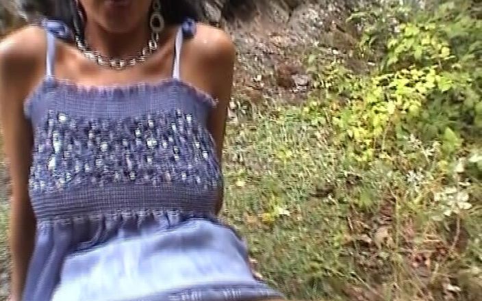 German Amateur Videos: Comendo porra, gata alemã é fodida na floresta