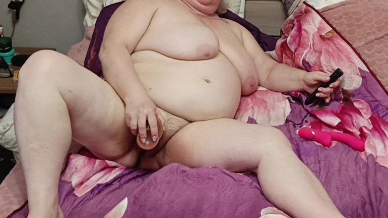 Zona901: Girlfriend Masturbates Her Juicy Pussy with Sex Toys