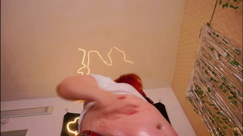 AssGives: Толстый живот, масло, hsiry киска