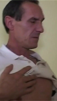 In the kitchen a mature man seduces the brunette girl with his big cock