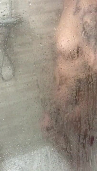 CarleXXX: 샤워하는 Romi