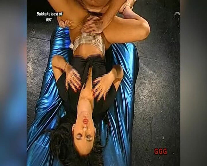 MMV German Teens: Brünette Brünette Schlampe Bekommt Ihr Gesicht Mit Sperma Bedeckt
