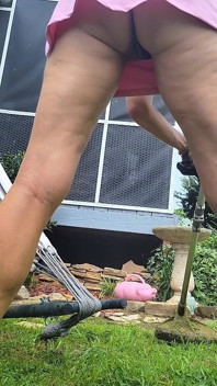 张开的湿润院子屄