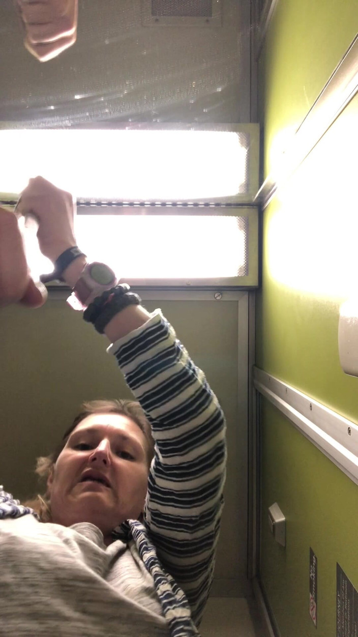 Pissing Paradise: Chcaní na letadla, vlaky a automobily - Obrovské čůrání ve vlaku N...