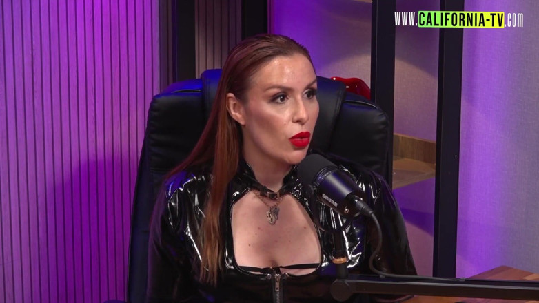 California TV: 핫한 빨간 머리 지배자 Maisa Pravo와 BDSM 문화