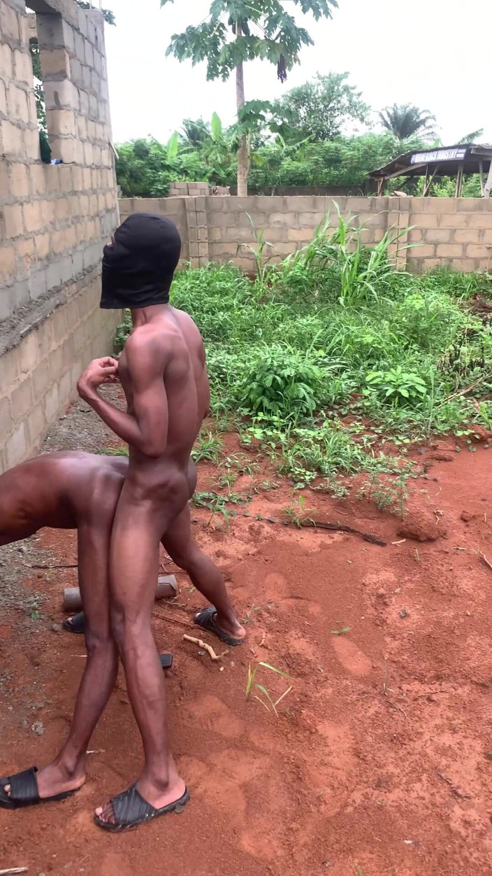 Big Hoss: ฉันโดนรุมเย็ดกับเพื่อนเบื้องหลังและเย็ดไม่สมบูรณ์ได้อย่างไร