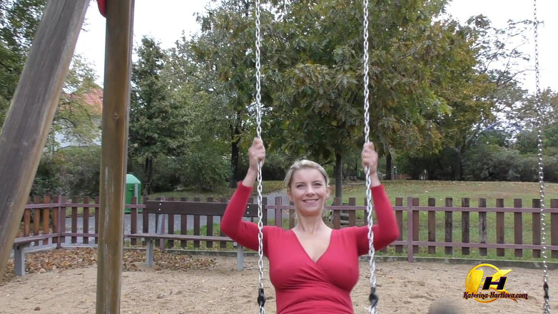 Katerina Hartlova: Katerina Hartlova goală în aer liber