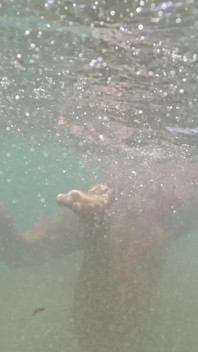 Goală în Paradis - Timpul de joacă al oceanului subacvatic