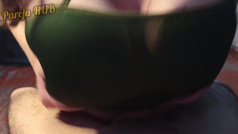 Pareja-HUB: Beautiful Tiktoker Gives Russian Handjob with Her Huge Natural Tits