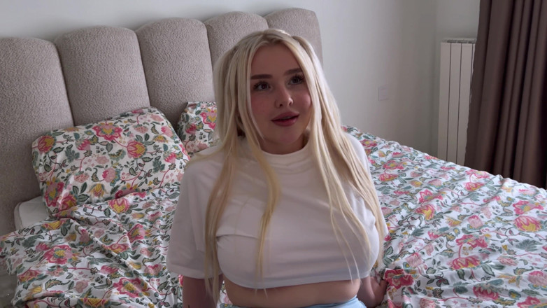 Blondessa: 레깅스를 입은 의붓여친이 스포츠를 하고 있었는데 내가 그걸 얻었어