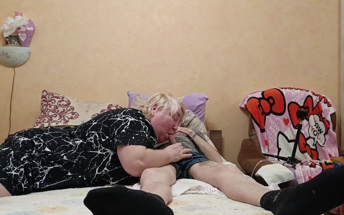 Zona901: La vicina succhia fino all'ultima goccia di sborra fuori dal...