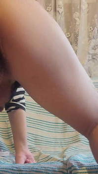 ฉันเย็ดตูดใหญ่ของตัวเองในห้องนั่งเล่น