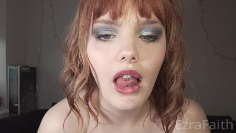 Ezra faith: Giantess przyłapana na masturbacji przez Tiny