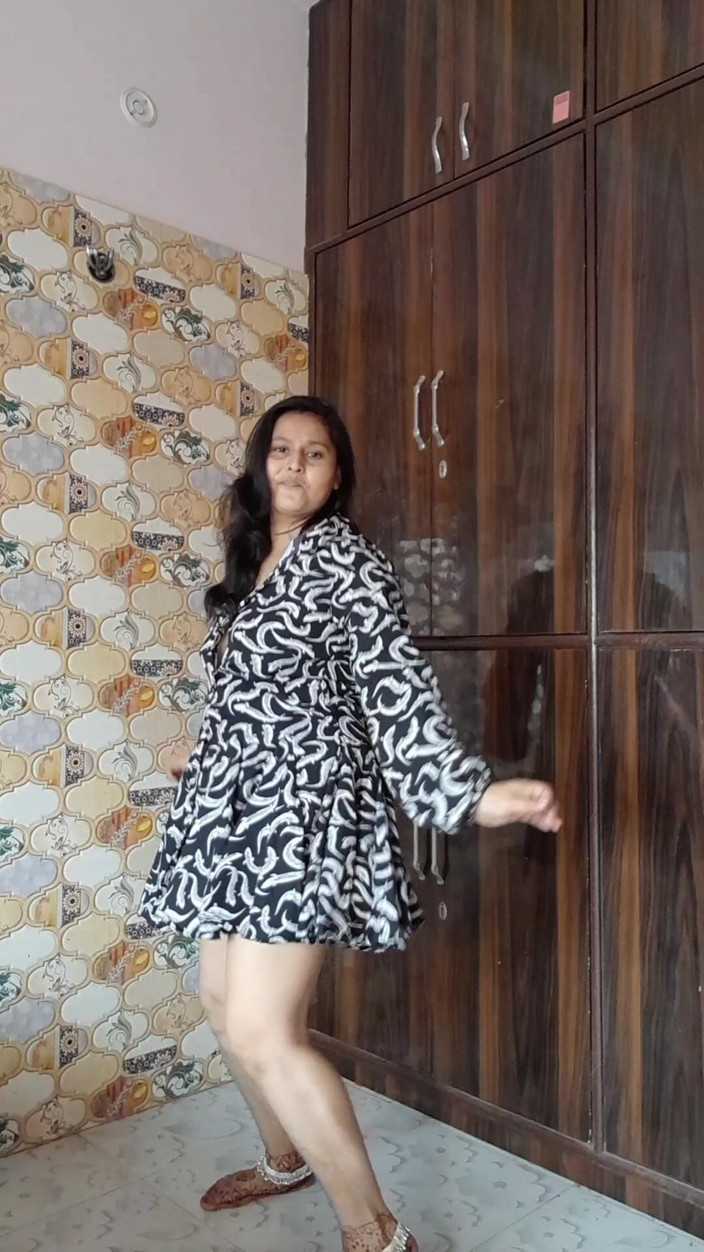 Puja555: Puja Bhabhi Honry Dance