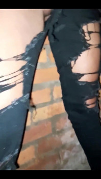 Po večírku se mladá dívka chytila na ulici! Nemohl vydržet ani 3 minuty, když otevřela nohy a zeptala se ahoj