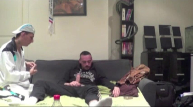 Sneaker gay: Iff aan sneaker van hetero Arabische en zuig xxl-lul na...