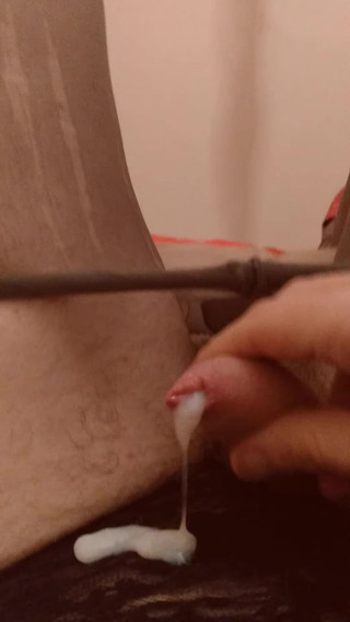 Cindy Belfast: Plugged Sissy Stříká v punčochách