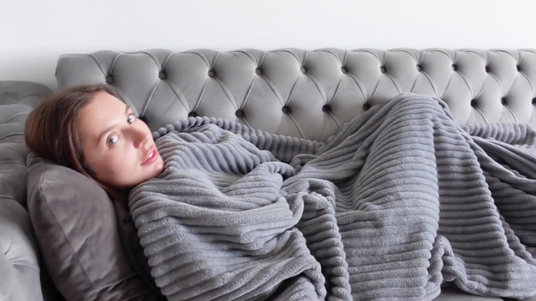 Ghomestory: Tre orgasmi di fila per una puttana succosa in collant!