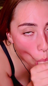 Jugosa nena dio una buena mamada descuidada