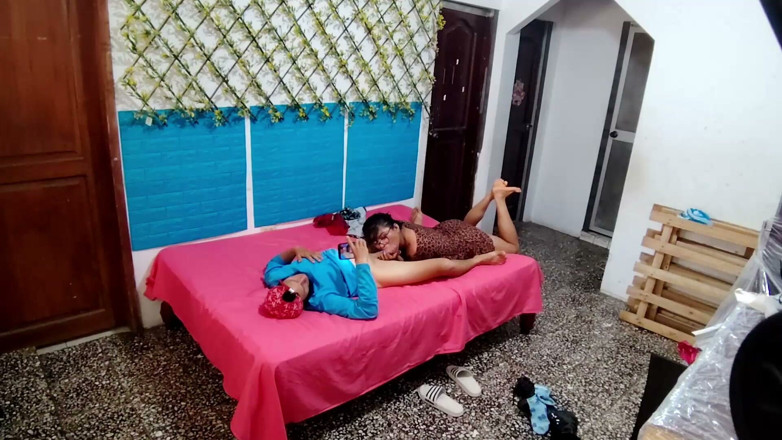 NEGRITA SEXY: Olgun kadın zevki için bir adamı kullanıyor ve özel bir kaset çekiyor....