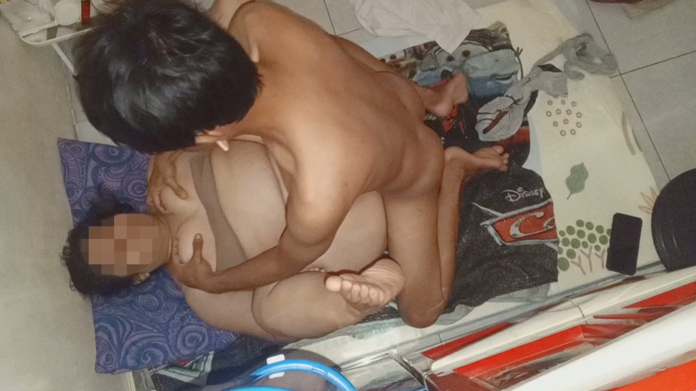 my_wife_chubby: 一个的妻子。和另一个男人做爱。让她丰满的身体被她刚认识的男人享受