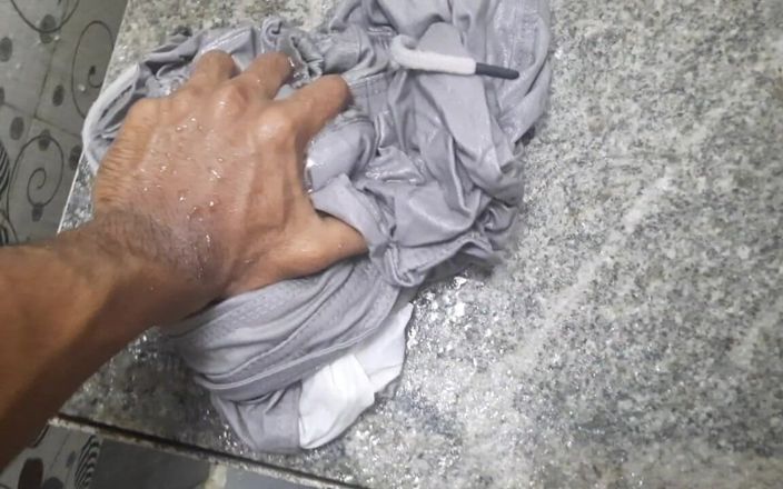 Wheyincognito: कपड़े धोने के दौरान हॉट बॉट मास्टरबेटिंग