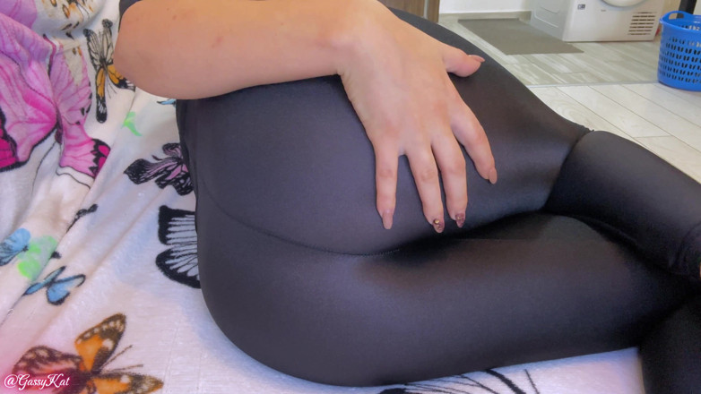 GassyKat: Kentut sofa legging hitam