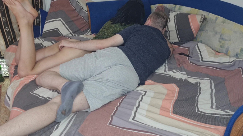 Viktoria_sekret: 샤워하는 남편, 친구와 마누라 따먹기