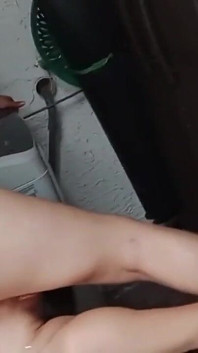 Sexo lésbico em um lugar inapropriado