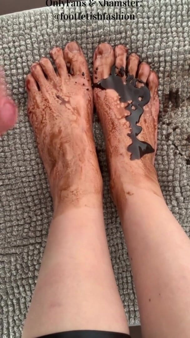 FootFetishFashion: Çikolata ile ayak masajı, bölüm 2/2