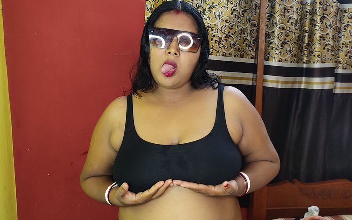 Sexy Indian babe: 印度熟女为了让你高潮而变得热辣