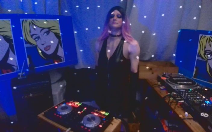 XXLUCYLUSHXX: Cycki i techno - kto by to oglądał na cotygodniowej transmisji...