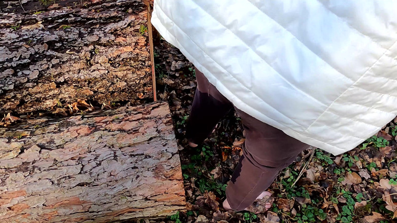 Bouncy Tits Action: choot thappar maarne vaali mit dem Lineal Im Wald