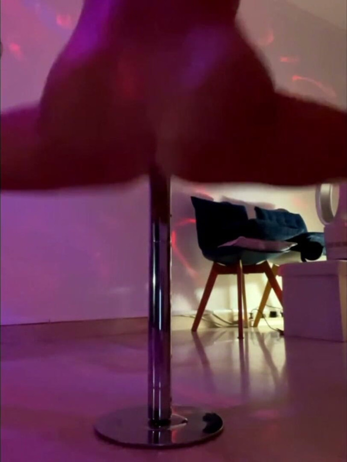 Chris06d22: Naked Dance