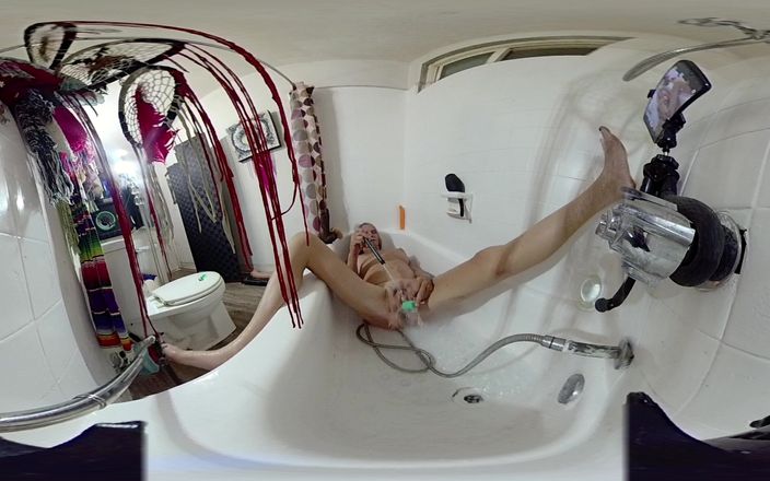 Lizzy Yum: Lizzy Yum VR Červen 2025 Masturbace Dilatační koupání Edging Amatér, Velká prsa,...