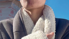 sweethanajapanese: Dışarıda soğuk havada amına işiyor