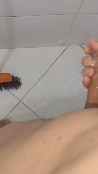 Strong Water in the Foreskin Excites the Glans Precum.