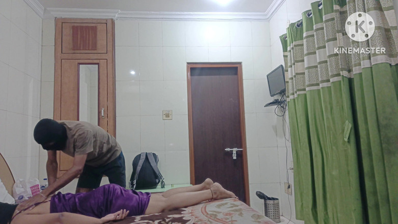 Poojakabir: Didi dibawa ke hotel dan diberi urutan, kemudian dia melihat...