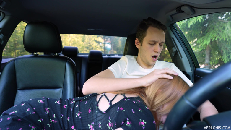 Verlonis: Překvapení Verlonis pro Justin Lush ovládání uvnitř její kundičky při řízení...