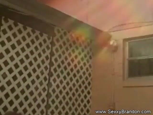 Sexxy Brandon: Milf mora si fa sborrare sulle tette mentre scopa in...