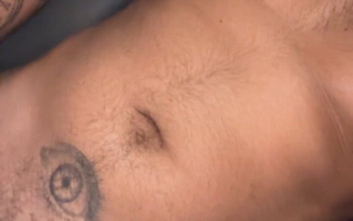 Damien Custo: Damien custo muskel-tatoo