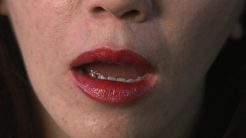 Evangelines Fetish: Ruj caramida pe canapea